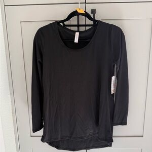 LuLaRoe Lynnae (Classic Black Long Sleeve Top)